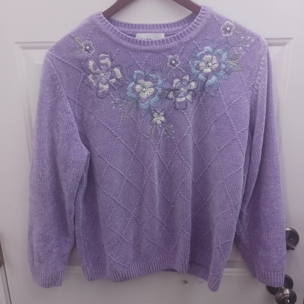 Lilac Floral Embroidered Crewneck Sweater - Women's